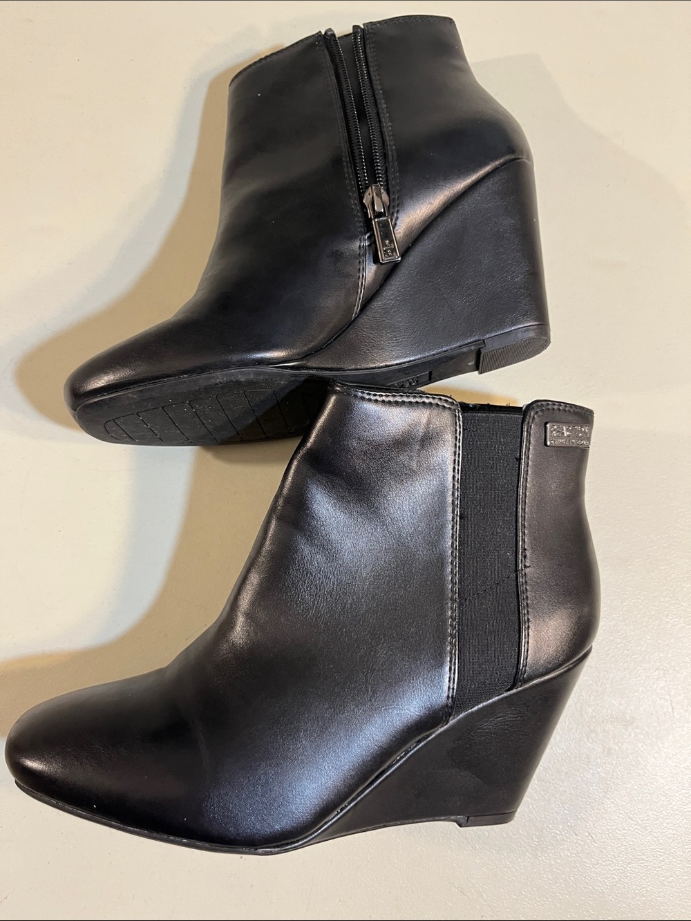 Kenneth Cole Black Leather Wedge Ankle Booties with Side Zip
